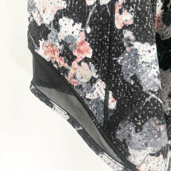 Lululemon Hottie Hot Shorts - Picture 4 of 5